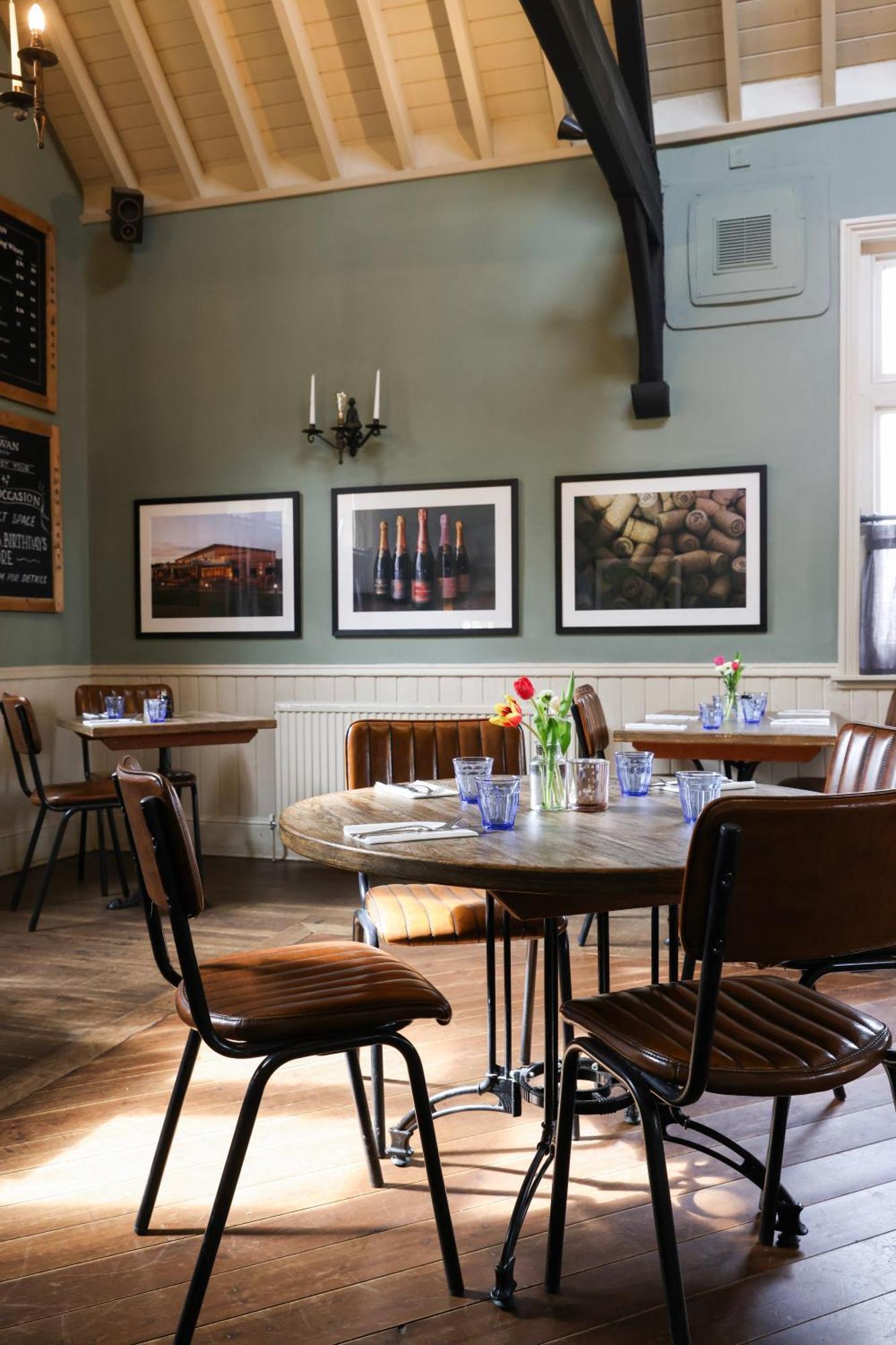 The Swan At 포레스트 로우 외부 사진