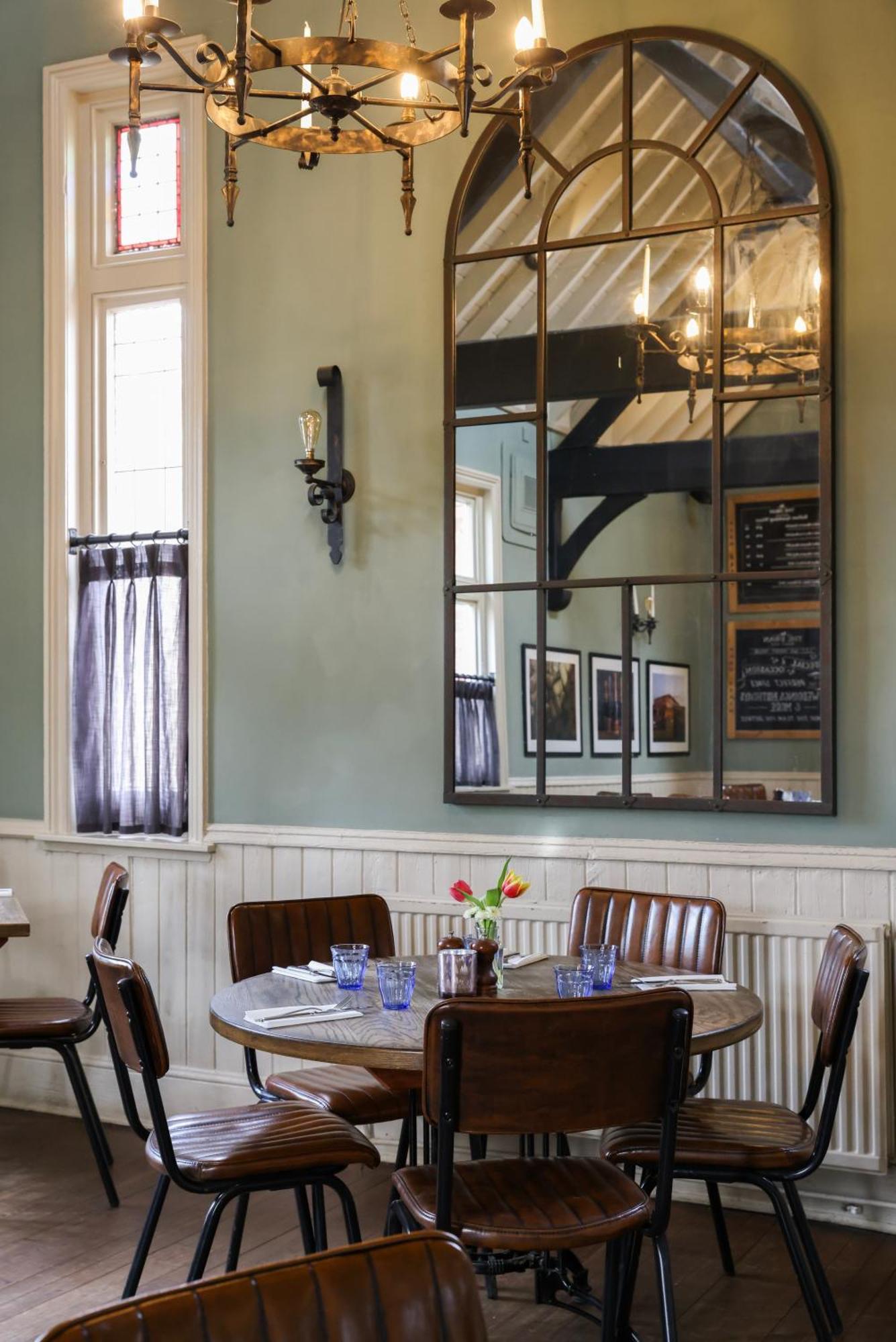 The Swan At 포레스트 로우 외부 사진